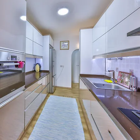 Apartmán Dundar - *